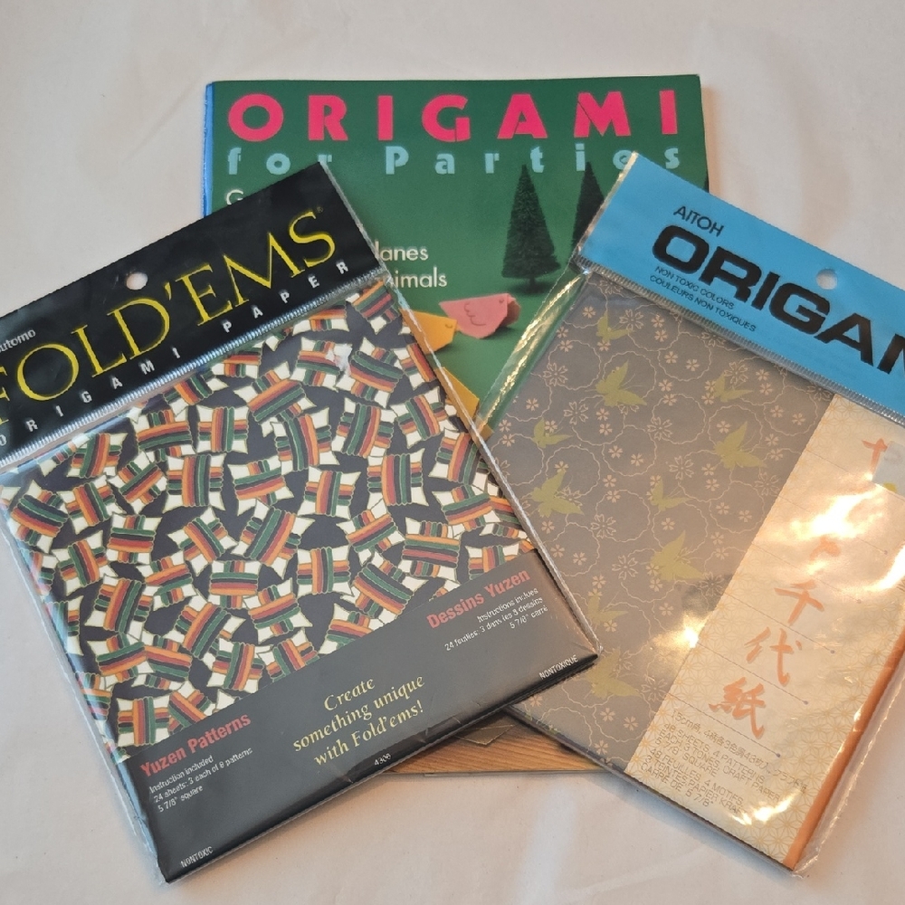 NWT Origami Bundle 2 Packs 5 7/8" Square Paper And 1 Vintage Instruction Book